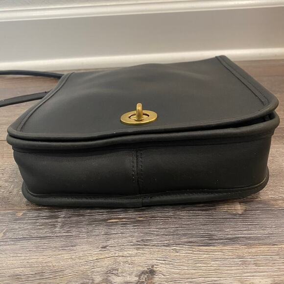 Vintage Coach Companion Compact Black Leather Flap Twist Lock Crossbody 1980s - Picture 3 of 16